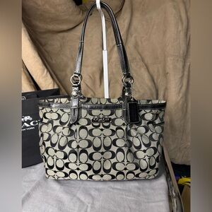 Coach F16561 Gallery Legacy Black Signature C Canvas w/Patent Leather Trim Bag